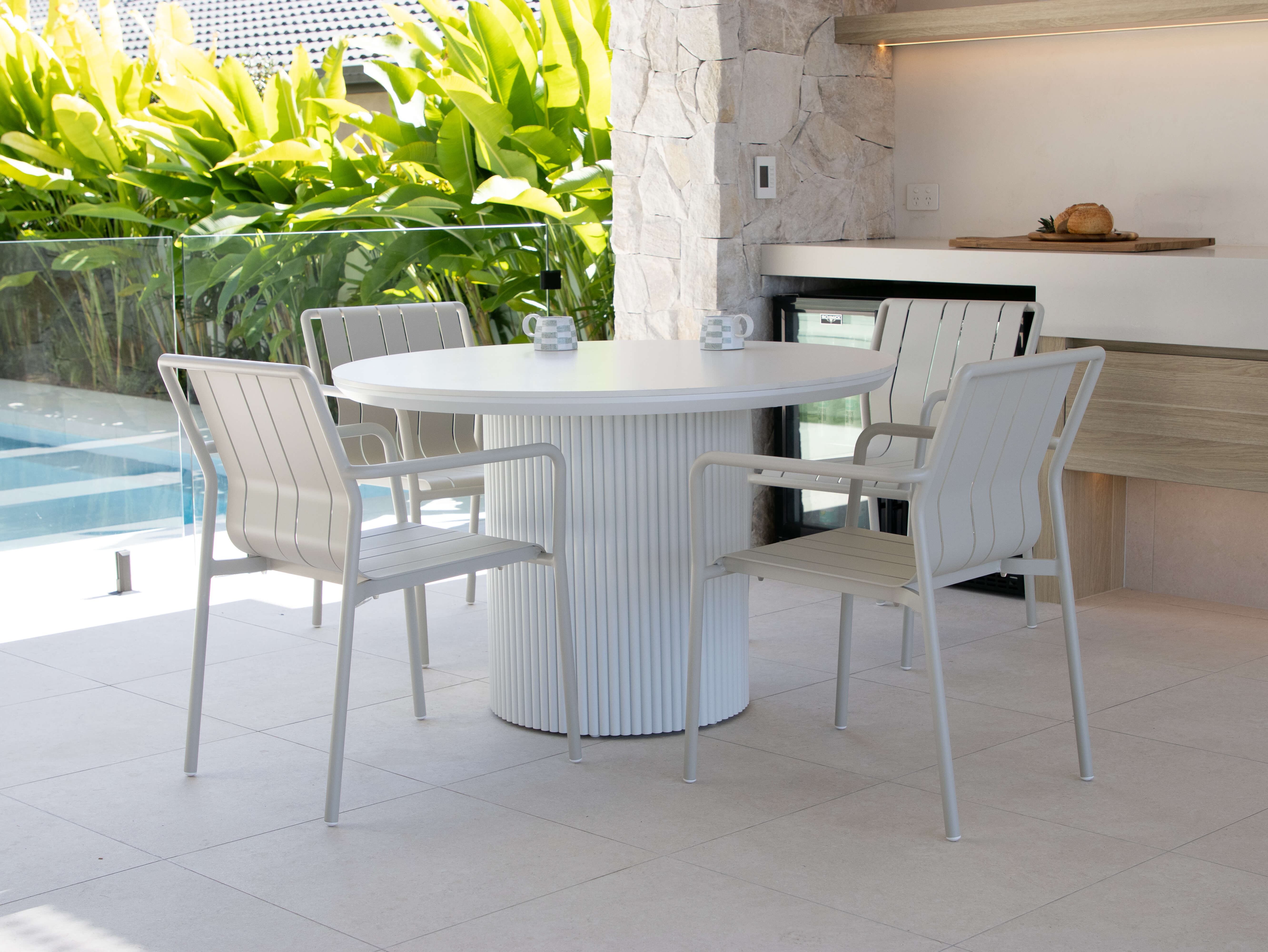 Sanctuary Round 5pc Dining Setting with Aluminium Chairs