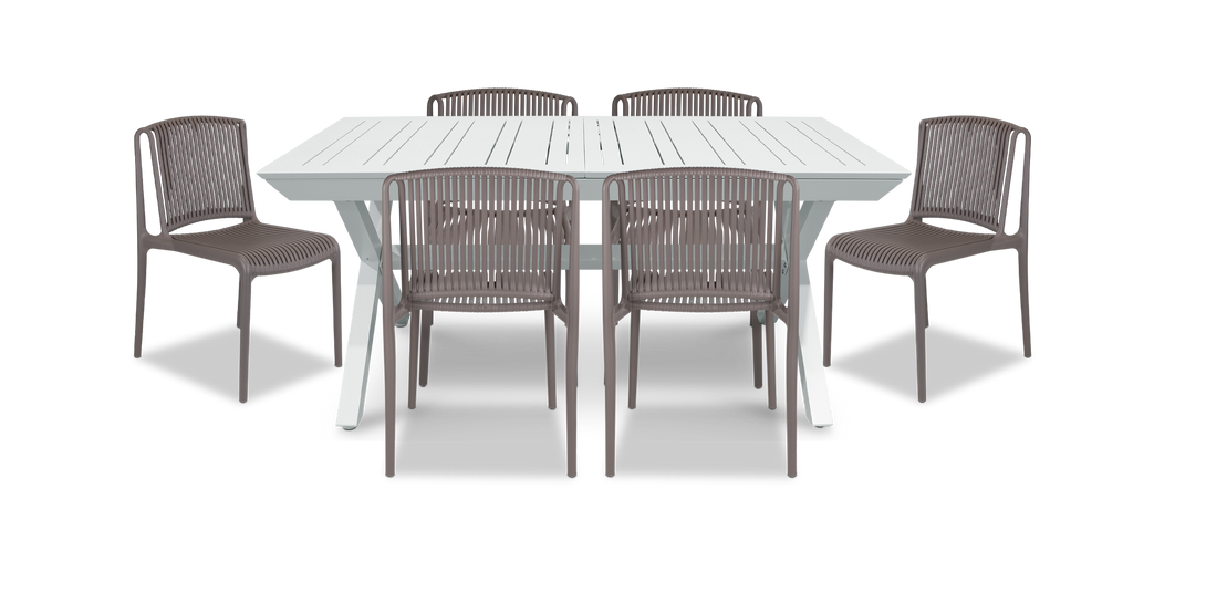 Caribbean Outdoor Extension Table in White with UV Plastic Outdoor Chairs (PP)